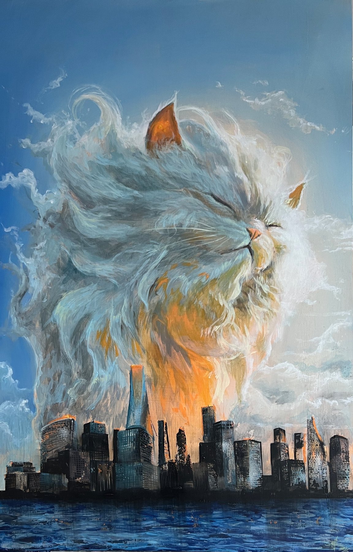 Gatonube: un enorme gato hecho de nubes, con los ojos cerrados y orejas naranjas, sobre una ciudad al atardecer junto al mar
