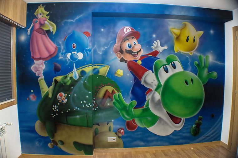 Mario: mural de aerógrafo en una habitación infantil, con Mario, Yoshi, la princesa Peach y una estrella amarilla en el espacio, sobre un planeta en forma de tortuga